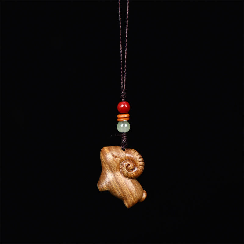 Buddha Stones Schlüsselanhänger aus rotem und grünem Sandelholz mit Ziegenmotiv, handgeschnitzt, Glücksbringer - Einfaches Seil - Grünes Sandelholz - image 3