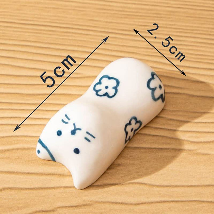 Buddha Stones Handbemalter, katzenförmiger Essstäbchenhalter von Ceramic Purity - Blaue Muster (ca. 2,5 cm × 5,0 cm) - image 1