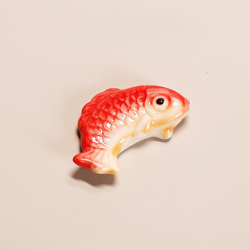 Buddha Stones Handbemalter Keramik-Essstäbchenhalter in Form eines Mini-Koi-Fisches - Roter Farbverlauf, ca. 5,0 × 3,5 × 1,0 cm - Keramik - image 1