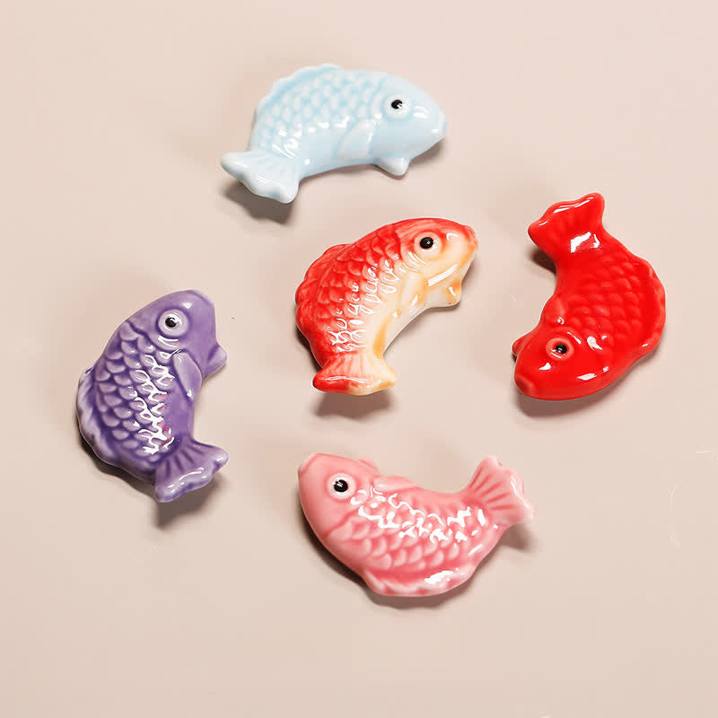 Buddha Stones Handbemalter Keramik-Essstäbchenhalter in Form eines Mini-Koi-Fisches - image 0