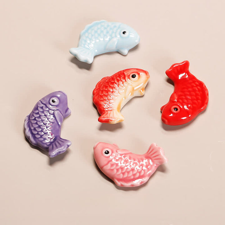 Buddha Stones Handbemalter Keramik-Essstäbchenhalter in Form eines Mini-Koi-Fisches - image 0