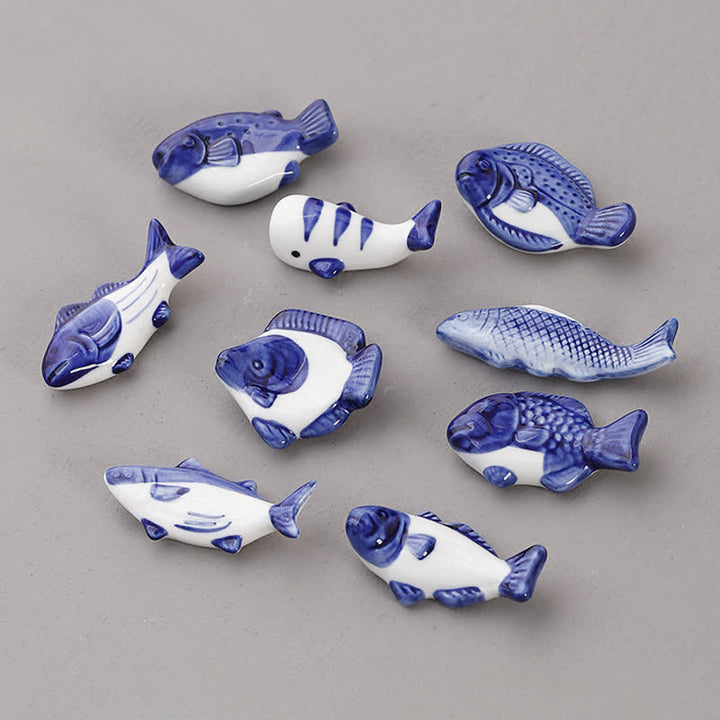 Buddha Stones Blauer und weißer grüner Keramik-Essstäbchenhalter in Fischform - image 0