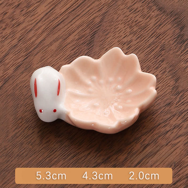 Buddha Stones Kleiner Essstäbchenhalter aus Keramik im Sakura-Hasen-Stil - Orangefarbener Sakura-Hase, ca. 5,3 × 4,3 × 2,0 cm - Keramik - image 1