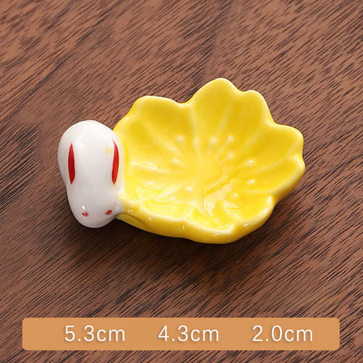 Buddha Stones Kleiner Essstäbchenhalter aus Keramik im Sakura-Hasen-Stil - Gelber Kirschblütenhase, ca. 5,3 × 4,3 × 2,0 cm - Keramik - image 3