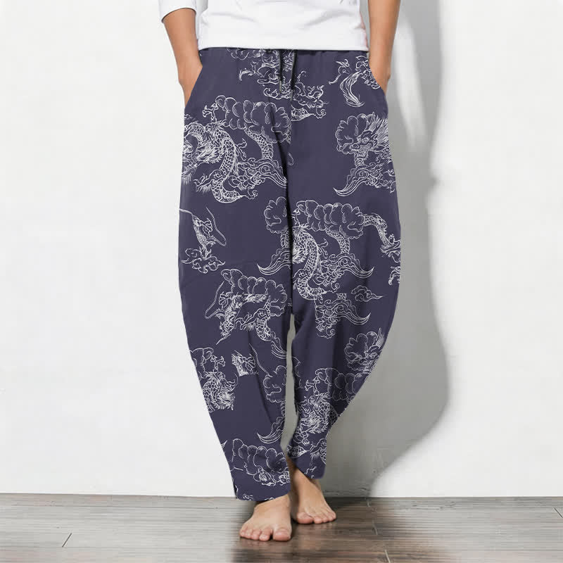 Buddha Stones Herrenhose aus reiner Baumwolle mit mythischem Drachenrankenmuster, Kordelzug, schmal zulaufendem Bein und Taschen - Dunkelschieferblau - US/ UK/AU50, EU60 (5XL) - image 0