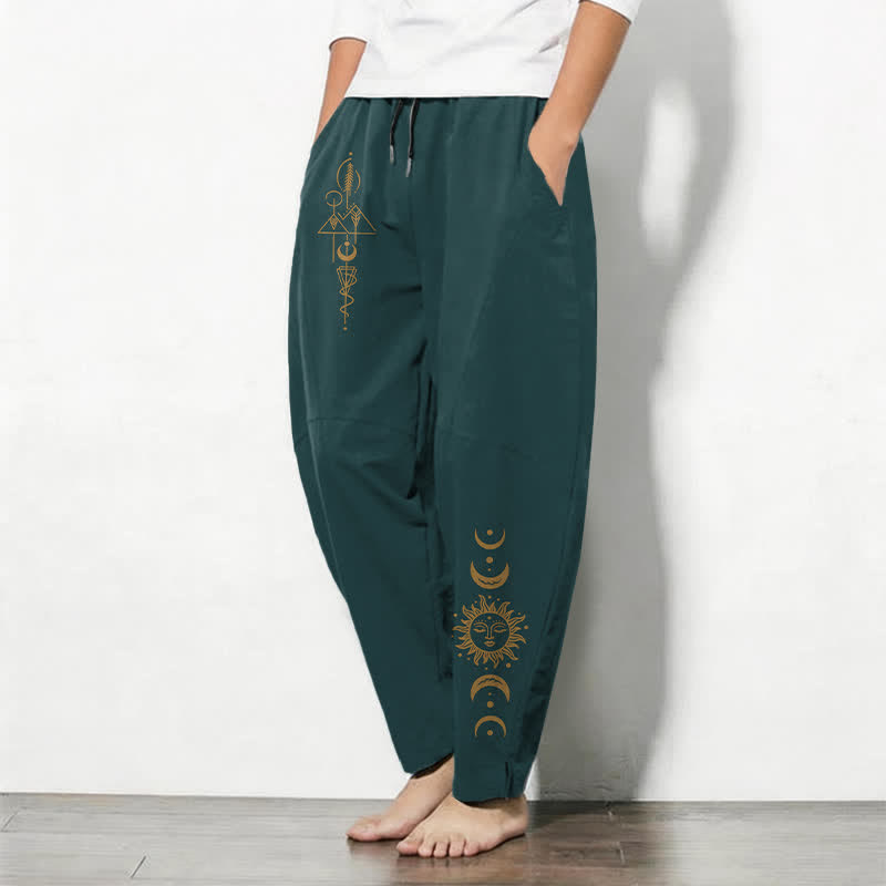 Buddha Stones Herrenhose aus reiner Baumwolle mit böhmischem Mondphasenmuster, Kordelzug, schmal zulaufendem Schnitt und Taschen - image 1