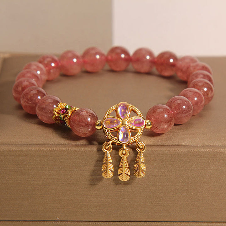 Buddha Stones Armband mit natürlichem Erdbeerquarz, vierblättriges Kleeblatt, Traumfänger, Charm-Liebesarmband