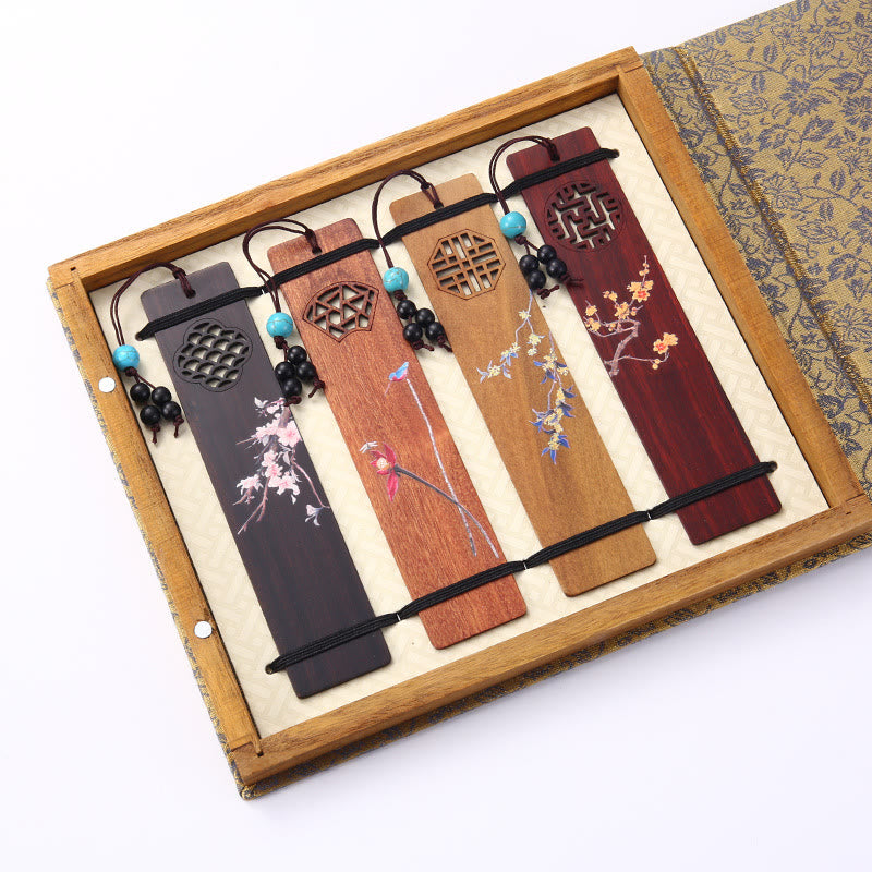 Buddha Stones 4 Stück Vier Jahreszeiten Pflaumenorchidee Bambus Chrysantheme Pekingoper Maske Holz Lesezeichen mit Geschenkbox - image 1