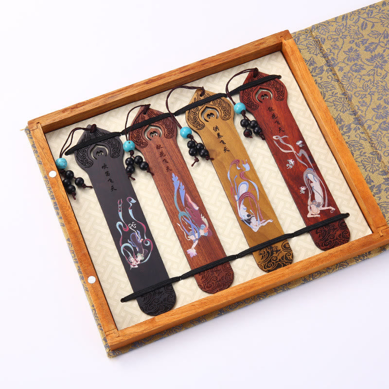 Buddha Stones 4 Stück Vier Jahreszeiten Pflaumenorchidee Bambus Chrysantheme Pekingoper Maske Holz Lesezeichen mit Geschenkbox - 4 Stück Feen, die zum Himmel fliegen - image 19