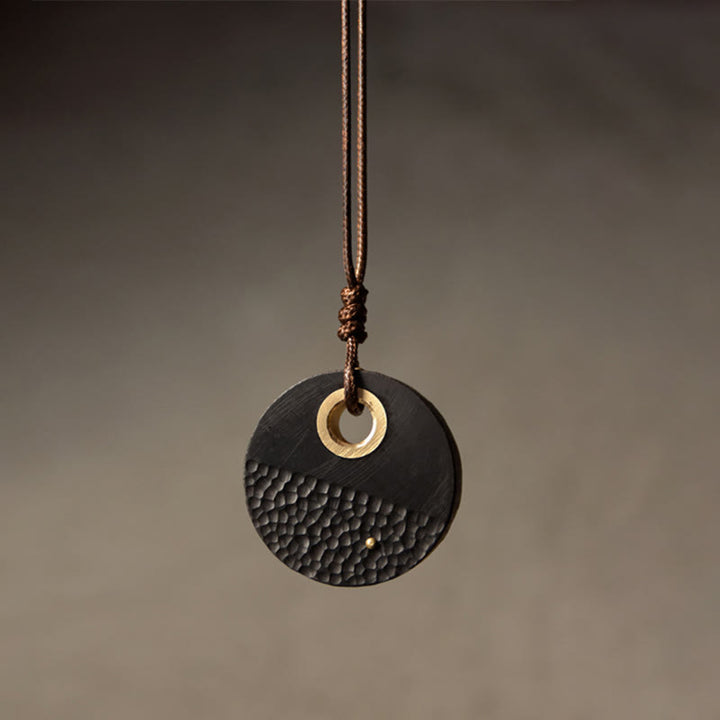 Handgefertigter runder Friedensanhänger aus Ebenholz, Messing und Kupfer mit Buddha Stones - image 8