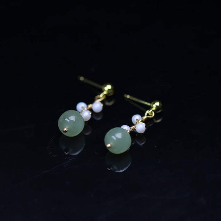 Glückstropfen-Ohrhänger mit Hetian-Jade-Blumenmuster, 14 Karat vergoldet