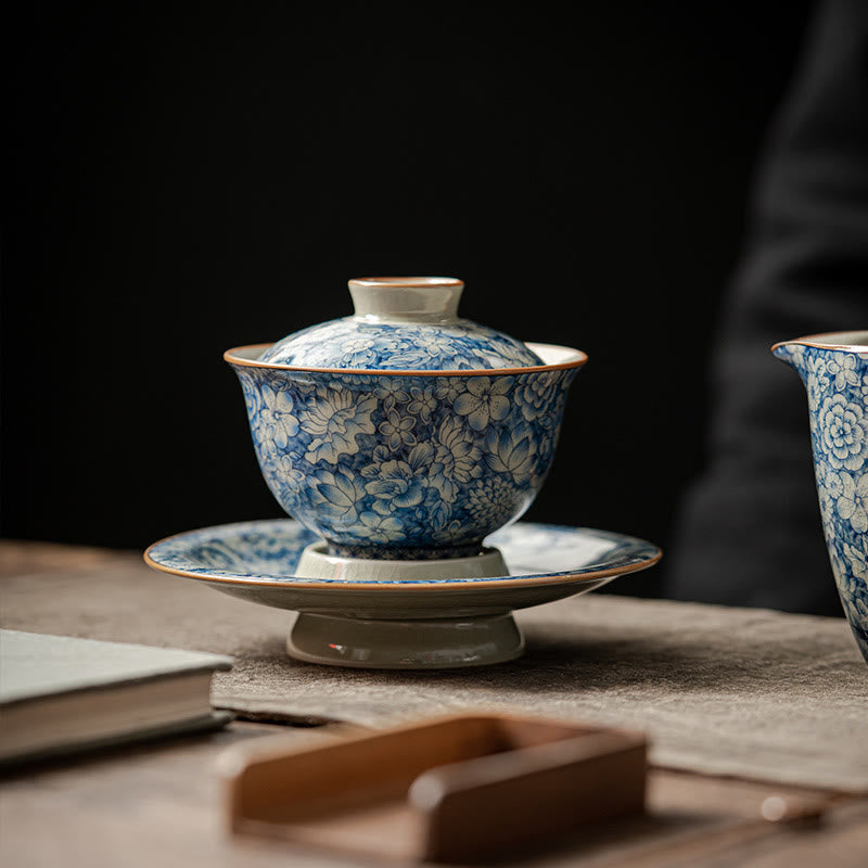 Buddha Stones Vintage Blaues und Weiß Porzellan Pfirsichblüte Lotus Pfingstrose Keramik Gaiwan Sancai Teetasse Kung Fu Teetasse und Untertasse mit Deckel - 9,3 cm × 9,8 cm × 150 ml (Untertasse 13,3 cm) - image 0