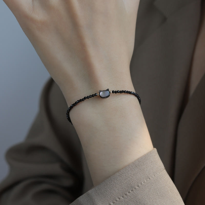Buddha Stones 14K vergoldetes schwarzes Spinell- Weiß Kristall-Heilarmband mit süßer Katze aus Tridacna-Stein - image 3