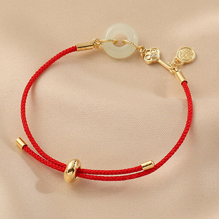 Buddha Stones 18 Karat vergoldetes Hetian-Jade-Armband mit Friedensschnalle, Fu-Charakter, Glück, rotes Seil