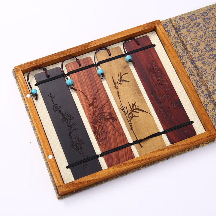 Buddha Stones 4 Stück Vier Jahreszeiten Pflaumenorchidee Bambus Chrysantheme Pekingoper Maske Holz Lesezeichen mit Geschenkbox - 4 Stück Pflaumenorchideen-Bambus-Chrysanthemen - image 16
