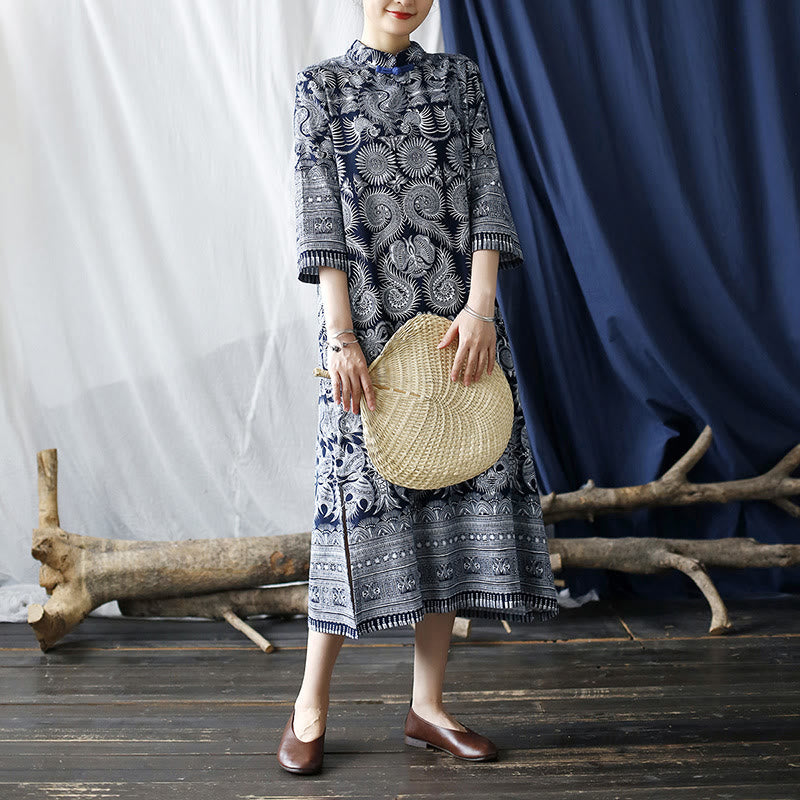 Buddha Stones – Midikleid mit Blumenmuster und Froschknöpfen, Blau /Weiß, Dreiviertelärmel, Batikkleid aus Leinen mit Taschen