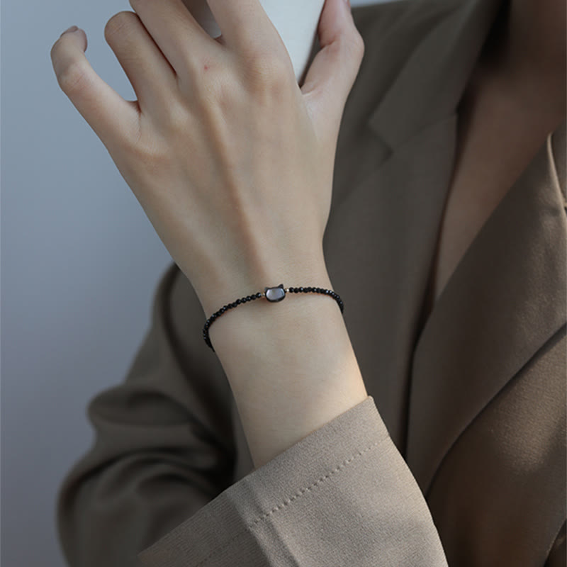 Buddha Stones 14K vergoldetes schwarzes Spinell- Weiß Kristall-Heilarmband mit süßer Katze aus Tridacna-Stein - image 7