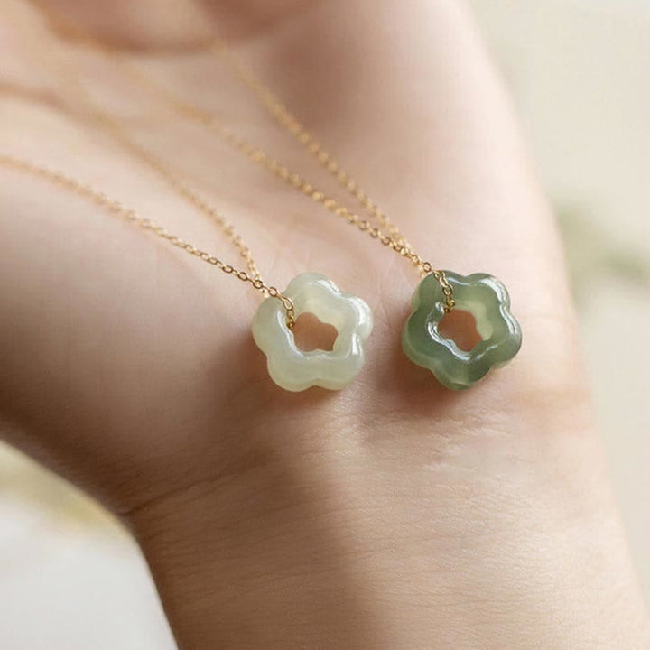 Buddha Stones Zierliche Hetian Jade Cyan Jade Glück Blumen Charm Halskette Anhänger - image 1