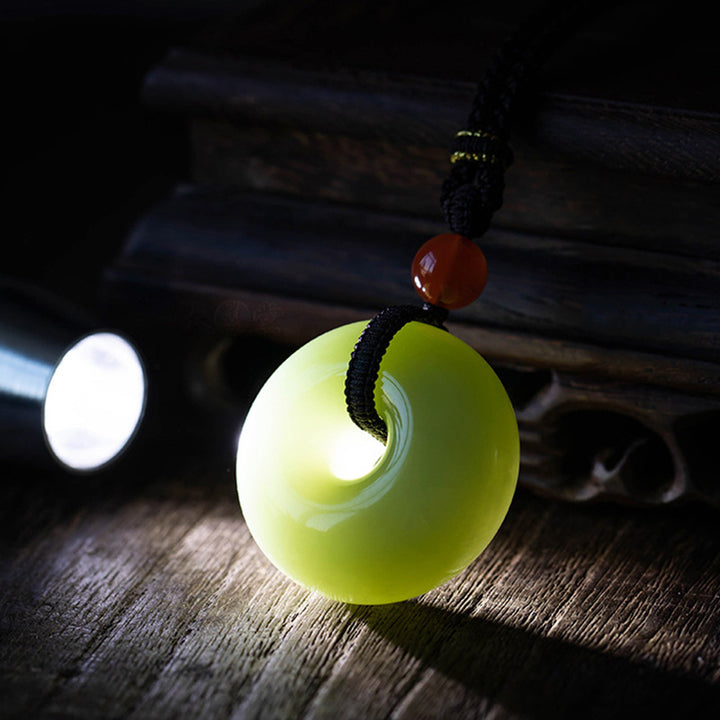Natürlicher runder Jade-Halskettenanhänger aus grauer Jade mit Friedensschnalle und Glücksbringer - image 10