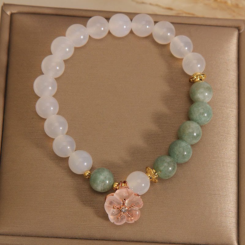 Armband mit Buddha-Steinen , Weiß Achat und Jade, Blumen-Charme, Glücks- und Schutzsymbol