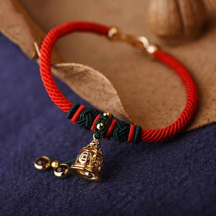 Buddha Stones 14K vergoldetes Kupfermünzen-Glocken-Granat-handgefertigtes rotes Seilarmband