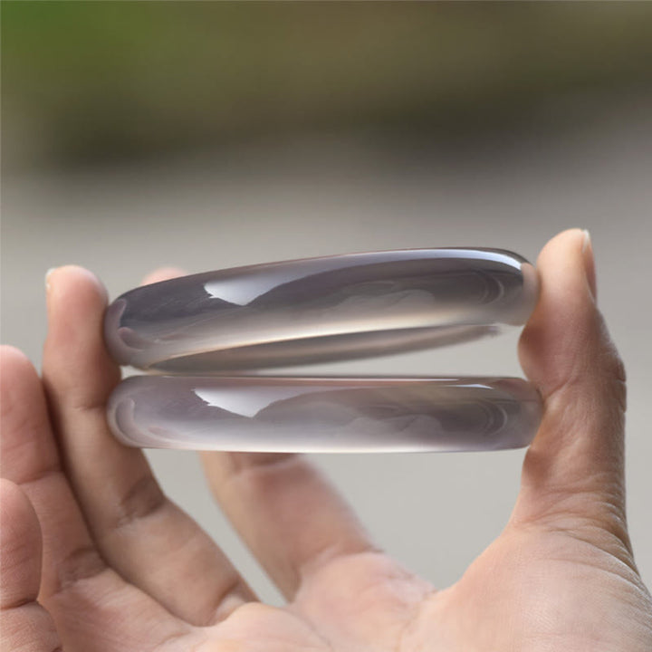 Buddha Stones Naturgrauer Chalcedon-Harmonie-Armreif - image 3