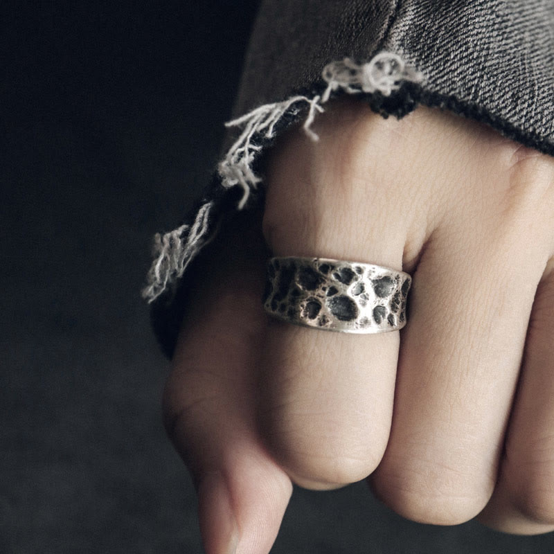 Buddha Stones Schutzring aus 925er Sterlingsilber mit Noppenstruktur - image 1