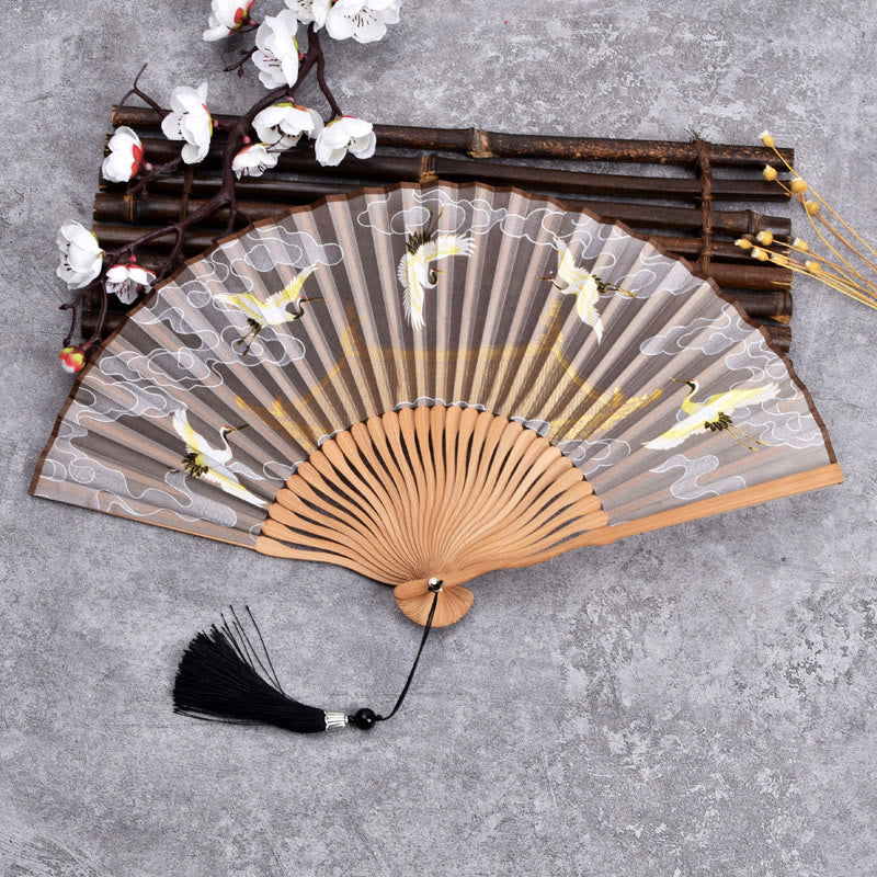 Handgefertigter Faltfächer aus Bambus im Vintage-Stil mit Wolken-Kranich-Muster von Buddha Stones - Khaki - image 6