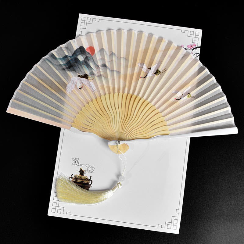 Handgefertigter Faltfächer aus Bambus im Vintage-Stil mit Wolken-Kranich-Muster von Buddha Stones - Wolkenkranich Beige - image 9