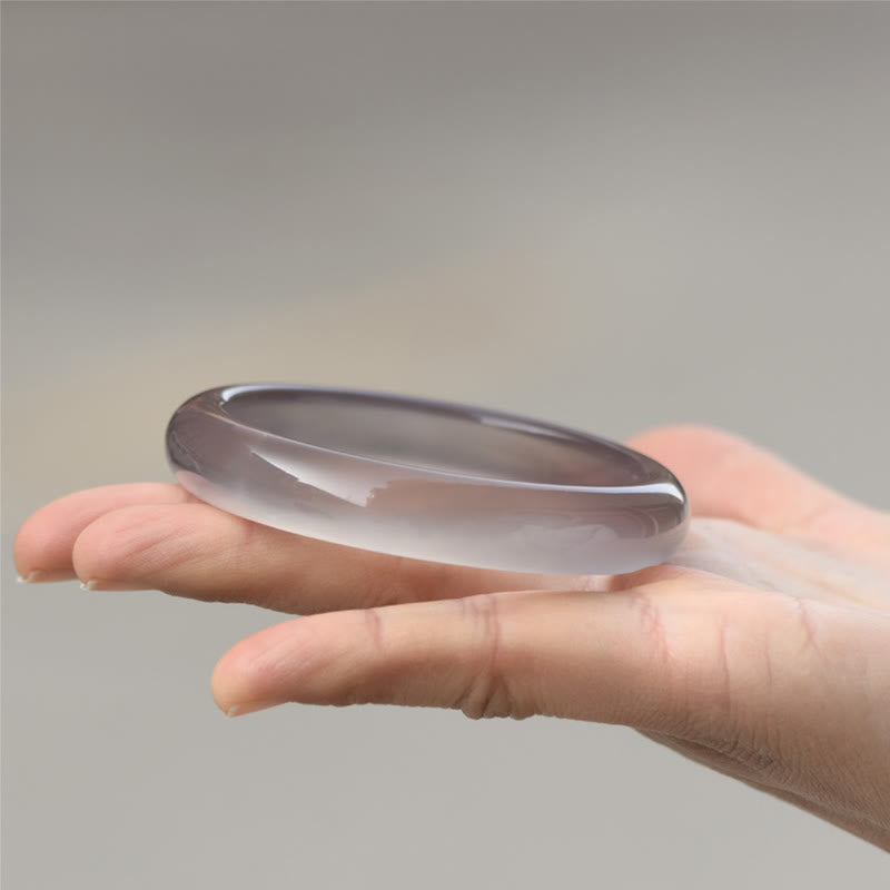 Buddha Stones Naturgrauer Chalcedon-Harmonie-Armreif - 62-63 mm - image 1