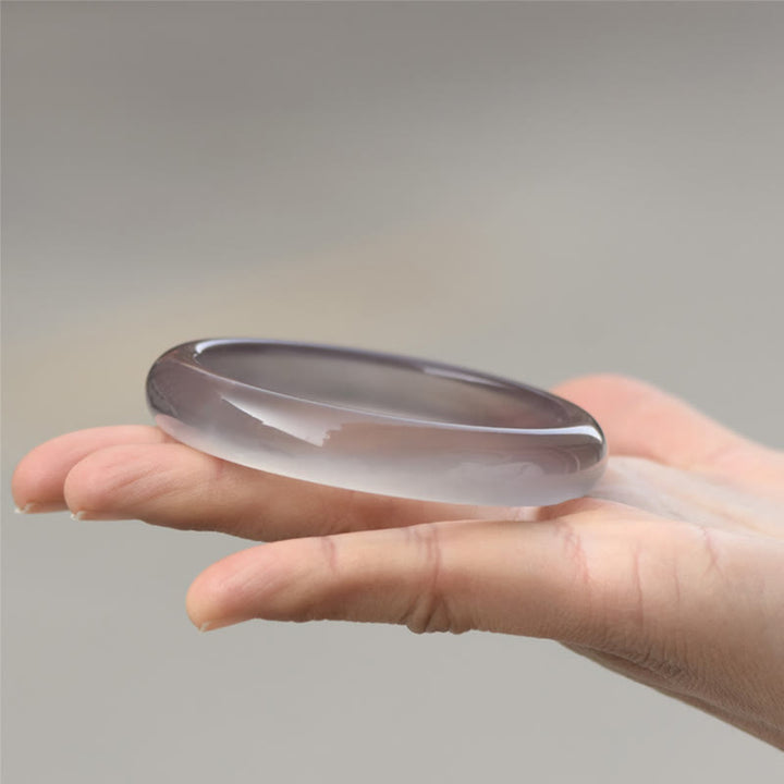 Buddha Stones Naturgrauer Chalcedon-Harmonie-Armreif - 62-63 mm - image 1