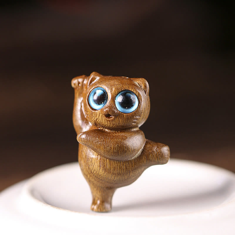 Buddha Stones Mini-Tanzende Katze aus grünem Sandelholz mit Gravur, positive Schreibtischdekoration - image 2