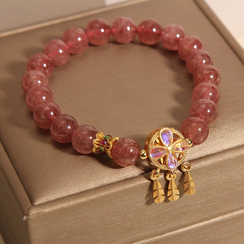 Buddha Stones Armband mit natürlichem Erdbeerquarz, vierblättriges Kleeblatt, Traumfänger, Charm-Liebesarmband