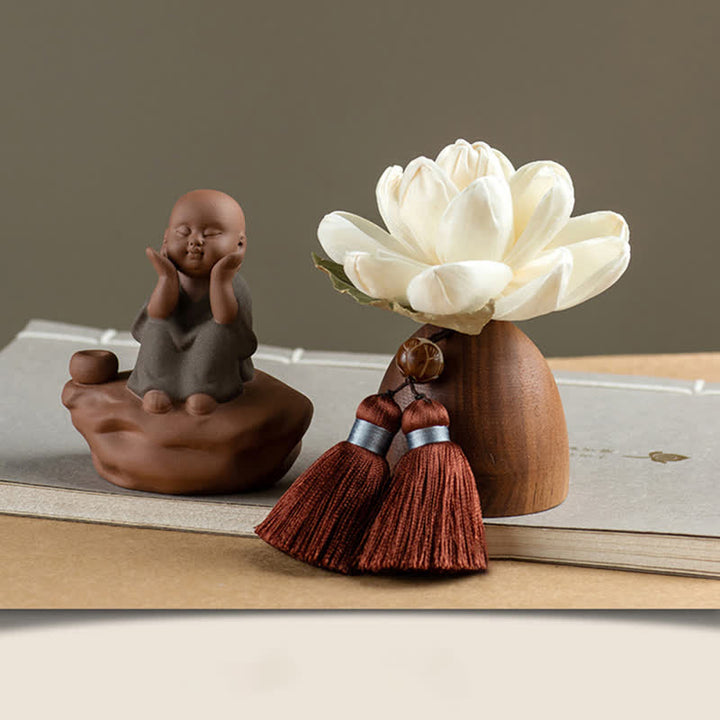Schwarze Pfirsichholz-Buddha-Blumen-Calm-Cure-Dekorationen - Kleiner Mönch sitzt - image 17