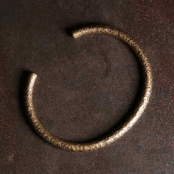 Verstellbares Manschettenarmband aus Kupfer mit Buddha Stonesn, rustikales Design