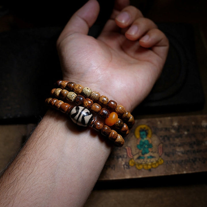 Buddha Stones Tibetisches Bodhi-Samen-Bernstein-Dzi-Perlen-Achat-Zakiram-Göttin des Reichtums-Perlen-Dreifach-Wickelarmband