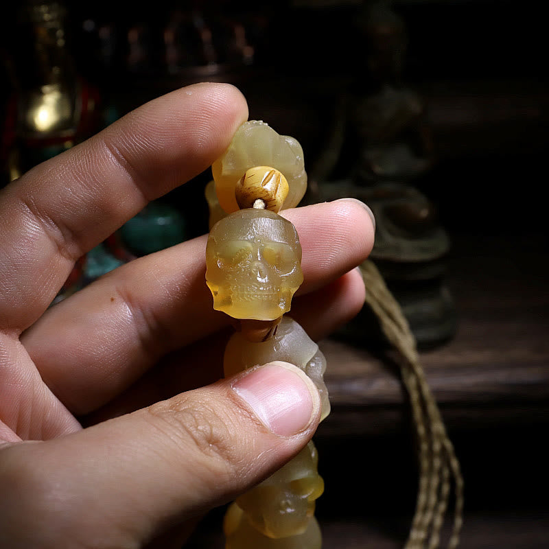 Buddha Stones Handgefertigtes Glücksarmband mit tibetischem Schafhornschädel, dem Herrn des Leichenwaldes, Yakknochen, graviert