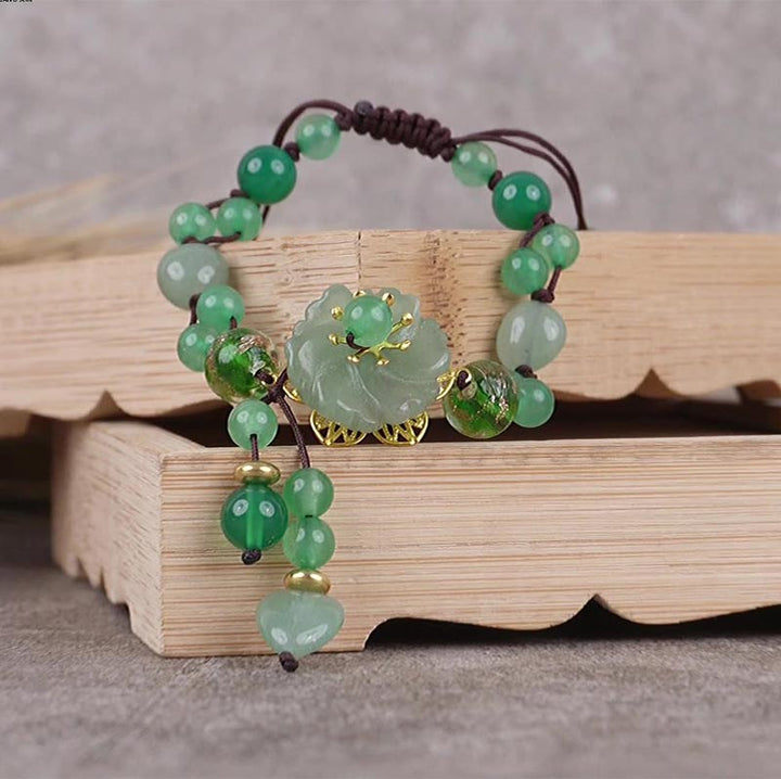 Buddha Stones natürliches grünes Jade-Glücks-Armband mit baumelnder Blume