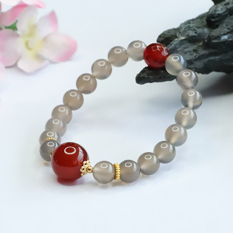 Buddha Stones Harmonie-Armband aus natürlichem grauem Chalcedon und rotem Achat