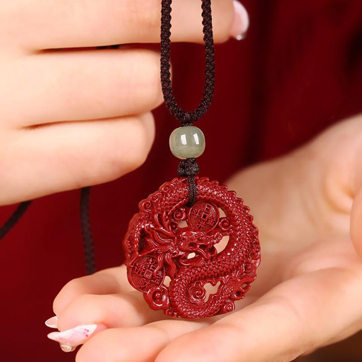 Buddha Stones, Jahr des Drachen, natürliche Zinnober-Hetian-Jade-Perle, Kupfermünze, ziehen Reichtum und Stärke an. Halsketten-Anhänger