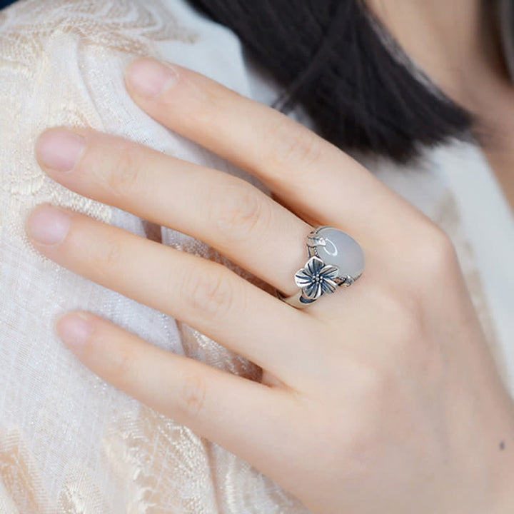 Ring für positive Harmonie aus 990er-Sterlingsilber mit natürlichem Chalcedon und Pflaume