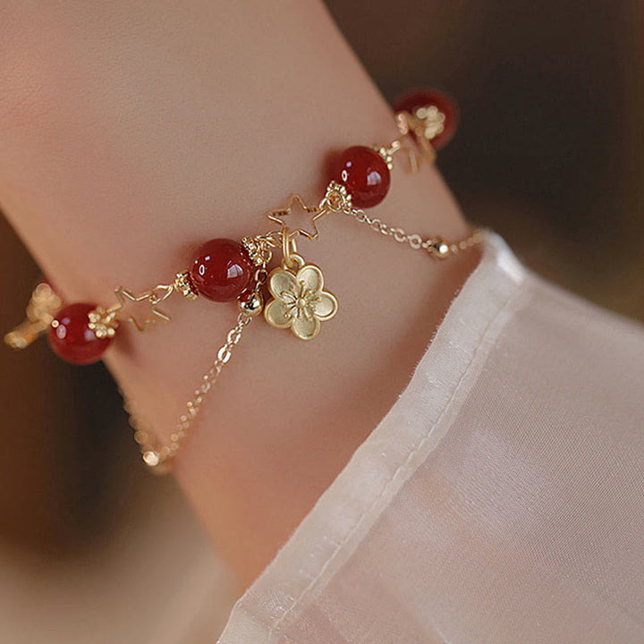 Buddha Stones 14 Karat vergoldetes rotes Achat-Stern-Blumen-Charm-Armband