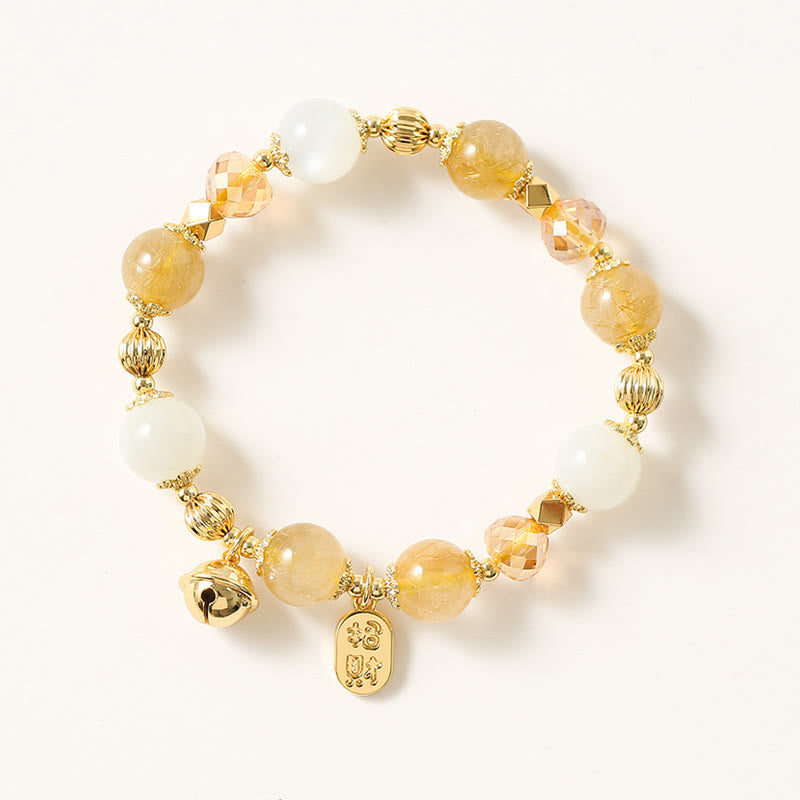 Buddha Stones 14K vergoldetes goldenes Rutilquarz-Charm-Armband mit Glücksglocke und Glücksbringer