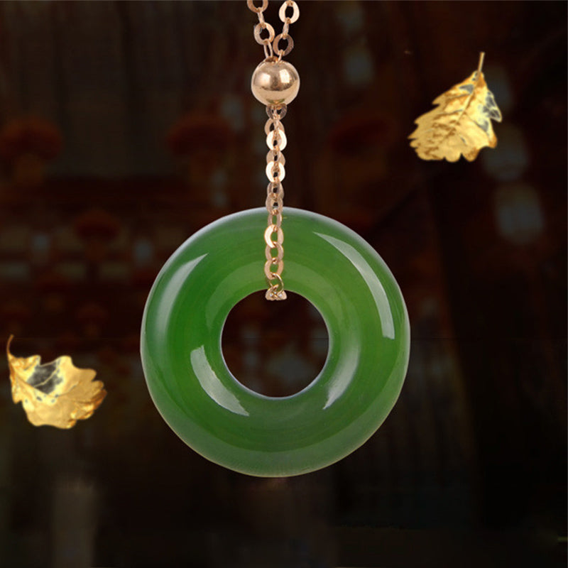 Runder Cyan-Jade-Halskettenanhänger aus 14-karätigem Gold