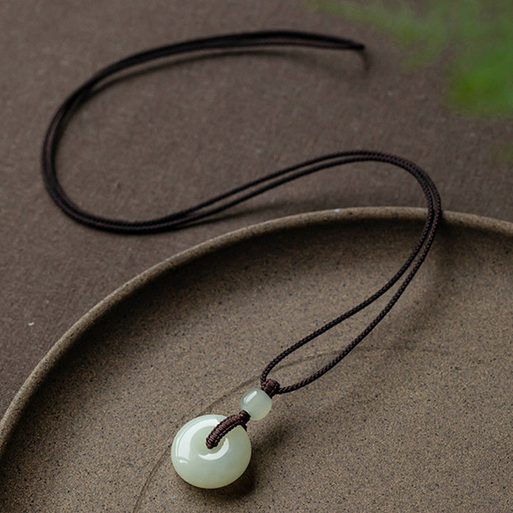 Natürlicher runder Jade-Friedensschnallen-Halskettenanhänger für Glück und Wohlstand