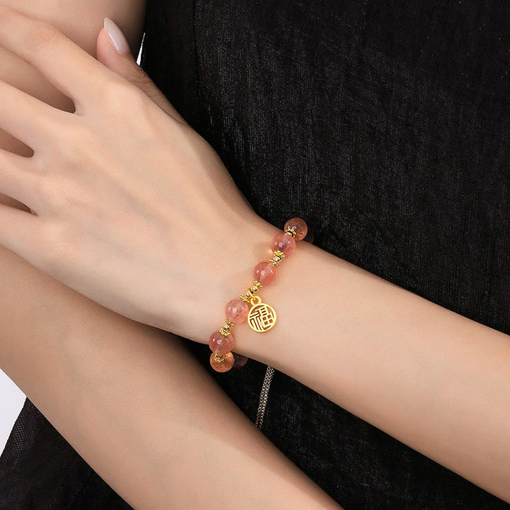 Buddha Stones 14 Karat vergoldetes natürliches Erdbeerquarz-Fu-Character-Charm-Armband