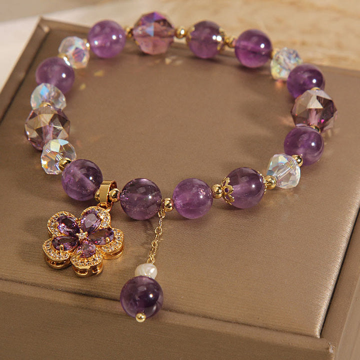 Natürliches Amethyst-Perlen-Blumen-Charm-Armband mit positiver Transformation