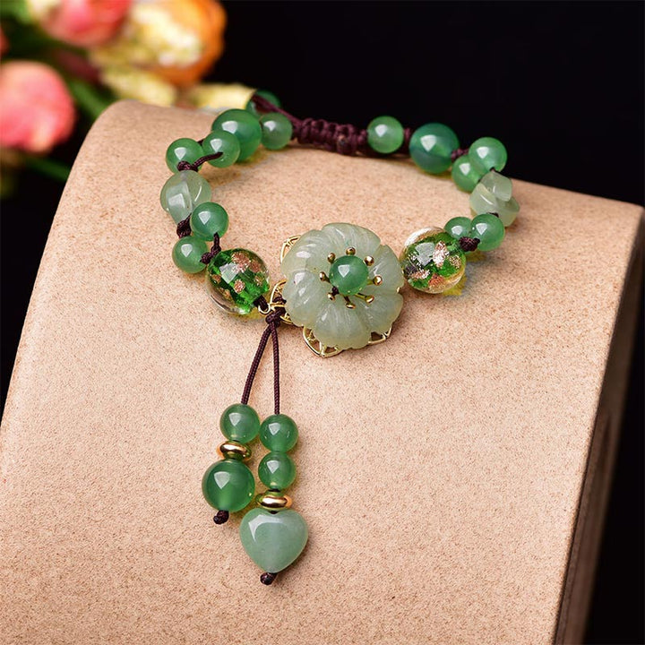 Buddha Stones natürliches grünes Jade-Glücks-Armband mit baumelnder Blume