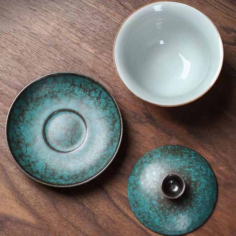 Buddha Stones Traditionelle Kiefernbaum grüne Keramik Gaiwan Sancai Teetasse Kung Fu Teetasse und Untertasse mit Deckel