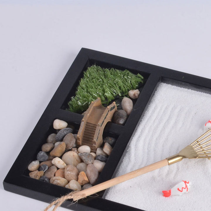 Koi-Fisch, kleine Brücke, ruhige Friedensmeditation, Zen-Gartendekoration